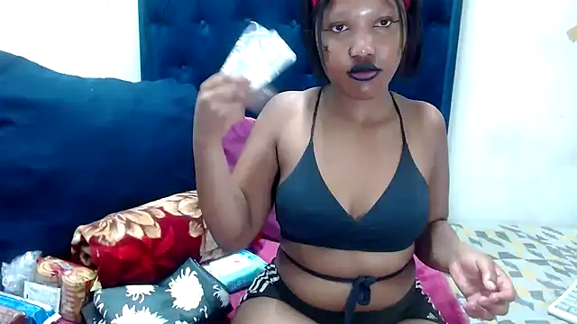 BUNNYCHOWX28 online show from October 2025 07:51:01 PM