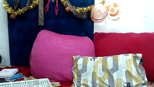 BUNNYCHOWX28 online show from December 2025 09:07:02 PM