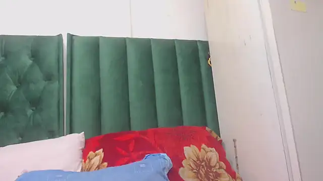 BUNNYCHOWX28 online show from February 2026 09:34:01 PM