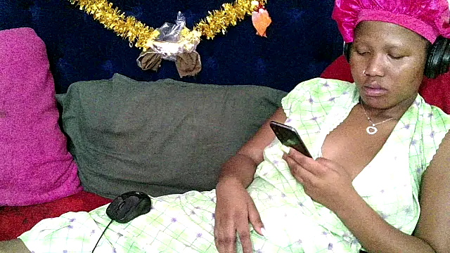 BUNNYCHOWX28 online show from January 2026 08:35:01 PM