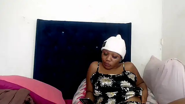 BUNNYCHOWX28 online show from March 2026 01:04:01 PM