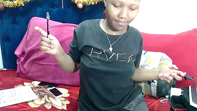 BUNNYCHOWX28 online show from December 2025 09:06:02 PM