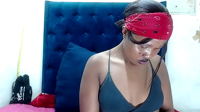 BUNNYCHOWX28 online show from October 2025 08:39:02 PM