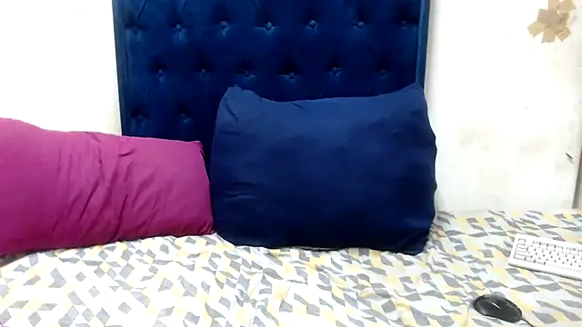 BUNNYCHOWX28 online show from September 2025 06:35:01 PM