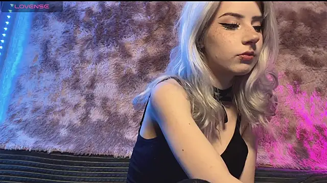 snowy lisa online show from April 2026 04:47:02 PM