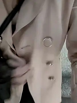 pink-mai online show from November 2025 10:58:01 PM