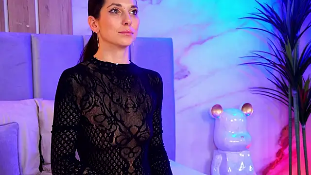 EllyLynn online show from November 2025 09:59:01 PM