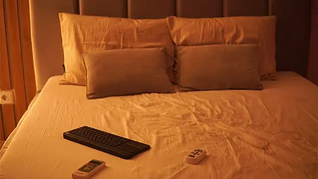 EllyLynn online show from October 2025 08:27:02 AM