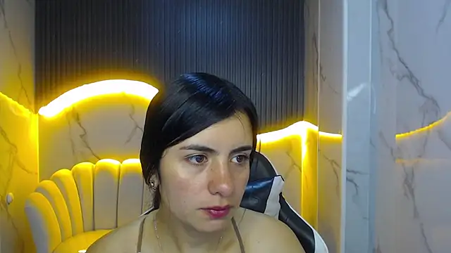 Eilyn love b online show from October 2025 12:52:01 PM