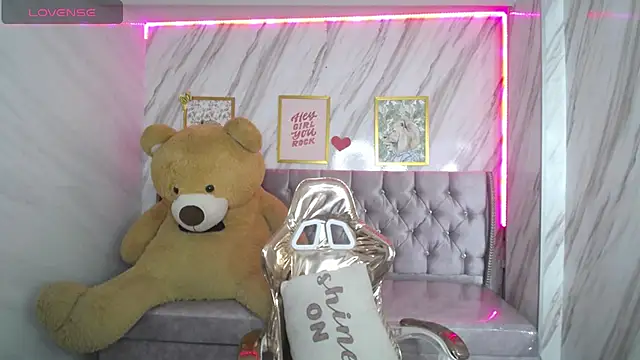 Eilyn love b online show from September 2025 12:52:01 PM