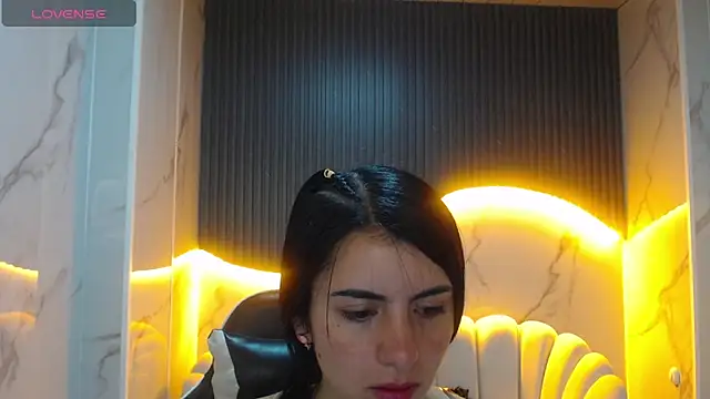 Eilyn love b online show from October 2025 12:50:02 PM