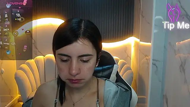 Eilyn love b online show from October 2025 12:51:02 PM