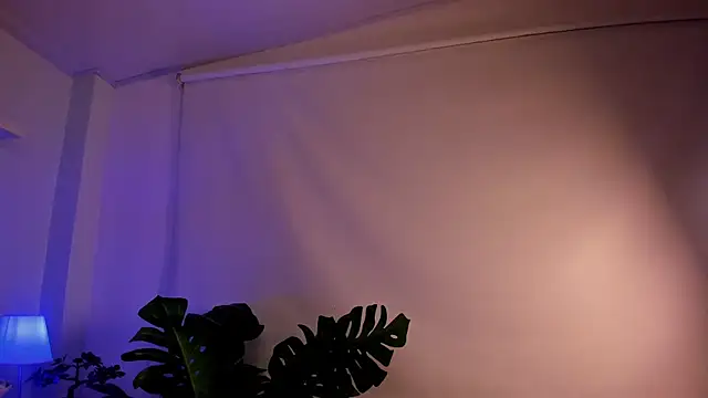Nicolle Evanss  online show from September 2025 03:52:02 AM