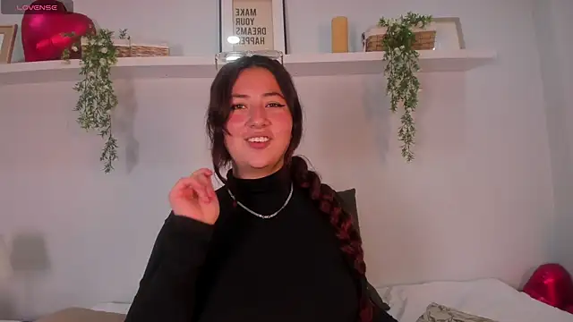 Nicolle Evanss  online show from April 2026 05:01:02 AM