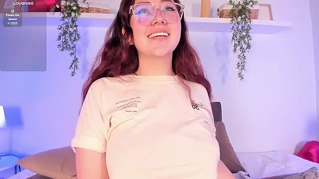 Nicolle Evanss  online show from April 2026 03:30:01 AM