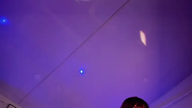 Nicolle Evanss  online show from October 2025 05:15:02 AM