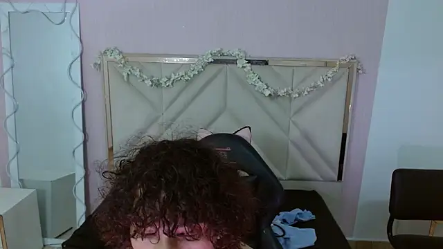 Snapshot of Chipi_tay chatting on November 2025 04:17:01 PM Chipi tay online show from November 2025 04:17:01 PM