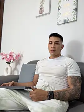 Snapshot of blackbullger_ chatting on September 2025 11:32:02 AM blackbullger online show from September 2025 11:32:02 AM