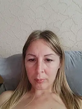 LunaSugarX online show from November 2025 09:45:02 AM