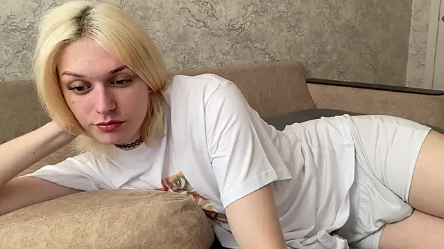 Snapshot of evelina228 chatting on September 2025 06:53:01 AM evelina228 online show from September 2025 06:53:01 AM