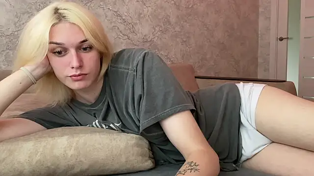 Snapshot of evelina228 chatting on September 2025 07:33:02 AM evelina228 online show from September 2025 07:33:02 AM