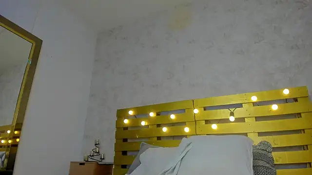 Snapshot of bonnie_sm chatting on November 2025 07:02:02 PM bonnie sm online show from November 2025 07:02:02 PM