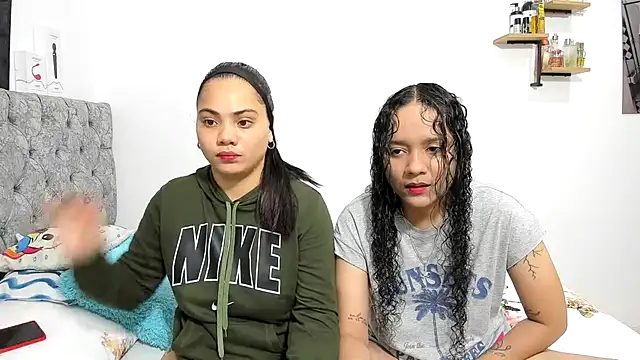 nay and aleja1 online show from November 2025 02:49:02 AM