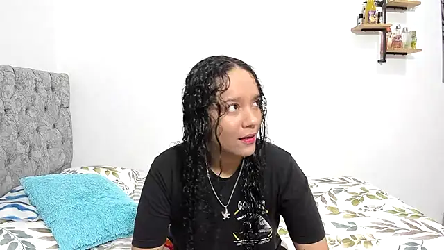 nay and aleja1 online show from November 2025 02:37:01 AM