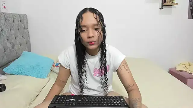 nay and aleja1 online show from December 2025 02:06:01 AM