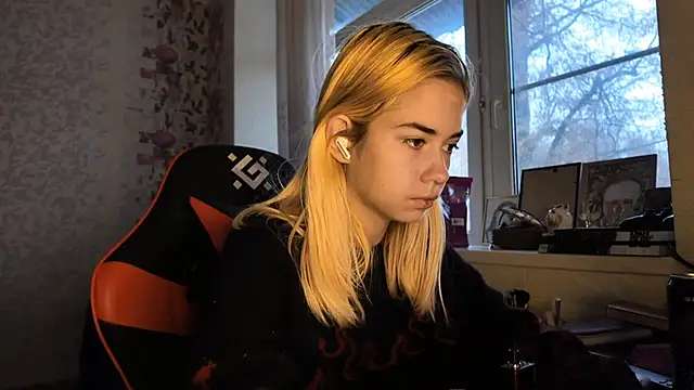 Witching Moon online show from November 2025 07:30:01 AM