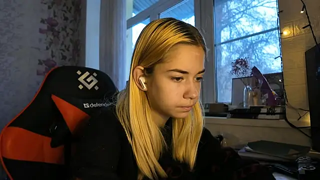 Witching Moon online show from December 2025 06:50:01 AM