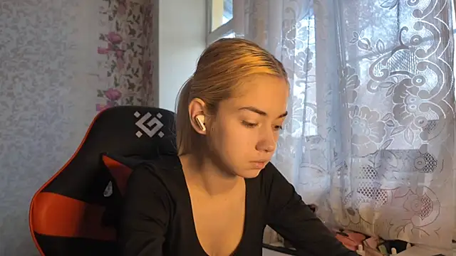 Witching Moon online show from November 2025 07:33:02 AM