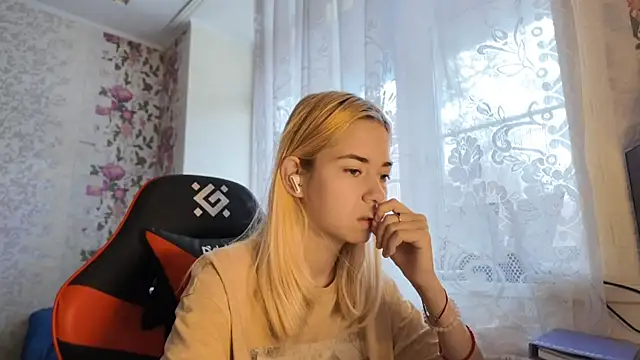 Witching Moon online show from November 2025 07:45:01 AM