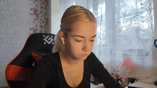 Witching Moon online show from November 2025 07:23:02 AM