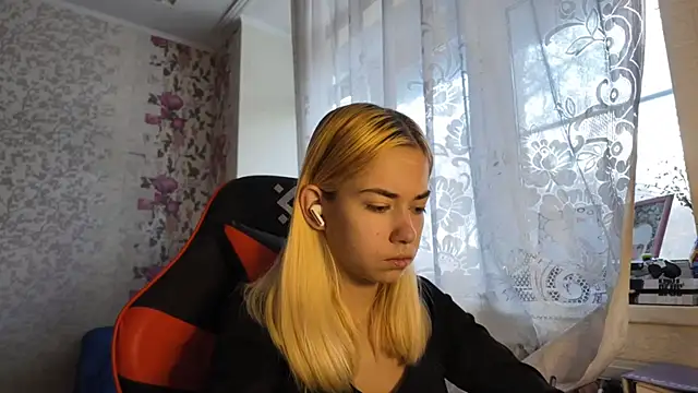 Witching Moon online show from November 2025 07:34:01 AM