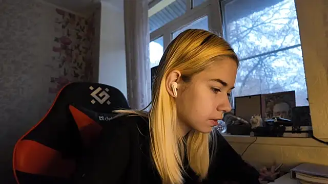 Witching Moon online show from November 2025 07:40:01 AM