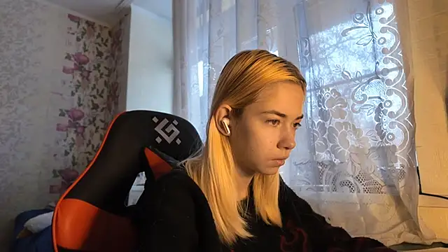 Witching Moon online show from November 2025 07:56:01 AM