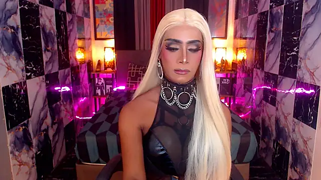 Snapshot of SeductiveAshleyTS chatting on November 2025 06:06:01 AM SeductiveAshleyTS online show from November 2025 06:06:01 AM