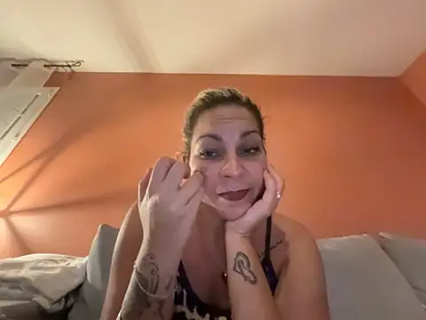 minettedusud online show from September 2025 08:34:01 PM
