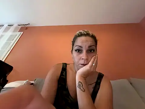 minettedusud online show from September 2025 07:22:01 AM