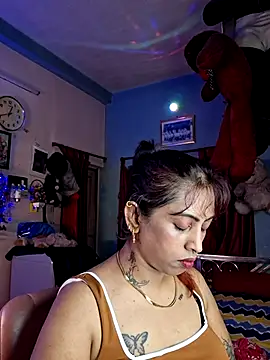 Snapshot of Love_Beauty01 chatting on July 2026 06:52:02 PM Love Beauty01 online show from July 2026 06:52:02 PM