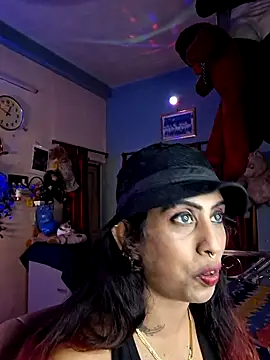Snapshot of Love_Beauty01 chatting on June 2026 06:58:02 PM Love Beauty01 online show from June 2026 06:58:02 PM
