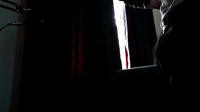 AlphaMasterXxx online show from October 2025 01:32:01 PM