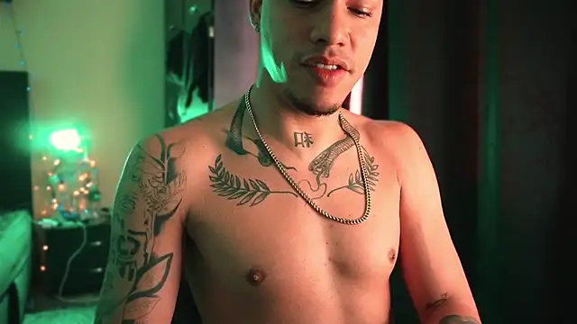 AlphaMasterXxx online show from April 2026 05:25:02 PM