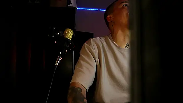 AlphaMasterXxx online show from November 2025 08:23:02 PM