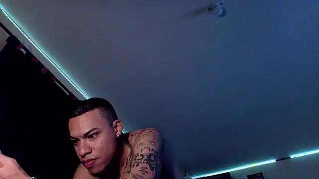 Snapshot of AlphaMasterXxx chatting on October 2025 11:40:03 PM AlphaMasterXxx online show from October 2025 11:40:03 PM