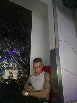 AlphaMasterXxx online show from November 2025 09:46:02 AM