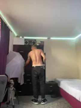 AlphaMasterXxx online show from October 2025 12:37:02 PM