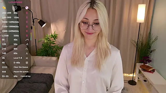 Snapshot of Marry_sharp chatting on October 2025 09:05:02 PM Marry sharp online show from October 2025 09:05:02 PM