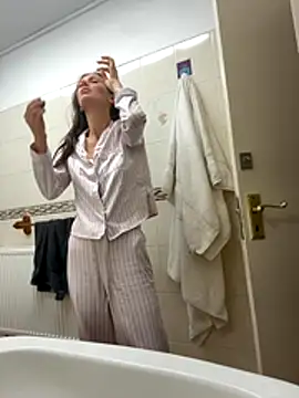 MilaRenee online show from December 2025 07:52:02 AM